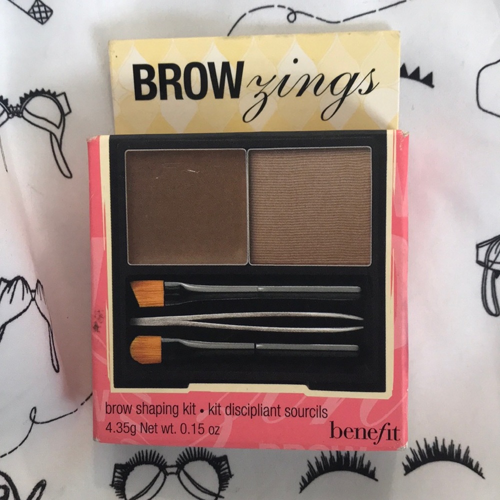 *SOLD* *Crossposted* Benefit Brow Zings Light
